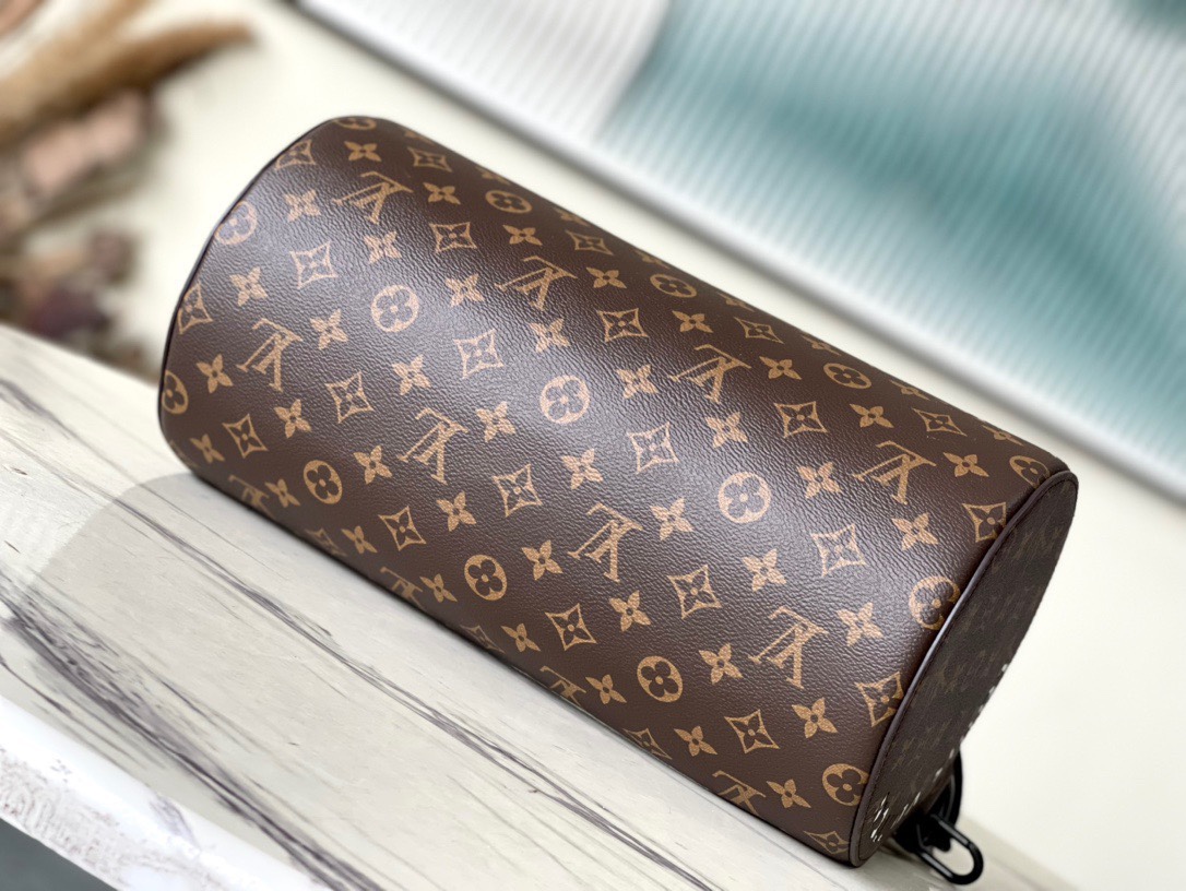 [TOP] Louis Vuitton LV Men's Soft Polochon Bag 33 x 17 x 17cm - Black