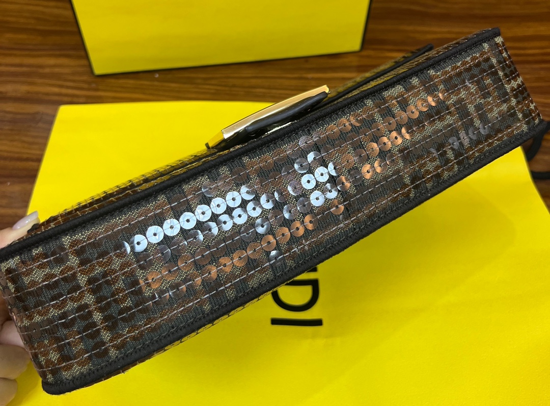 [TOP] FENDI Baguette Bag 26×15×5cm - Brown