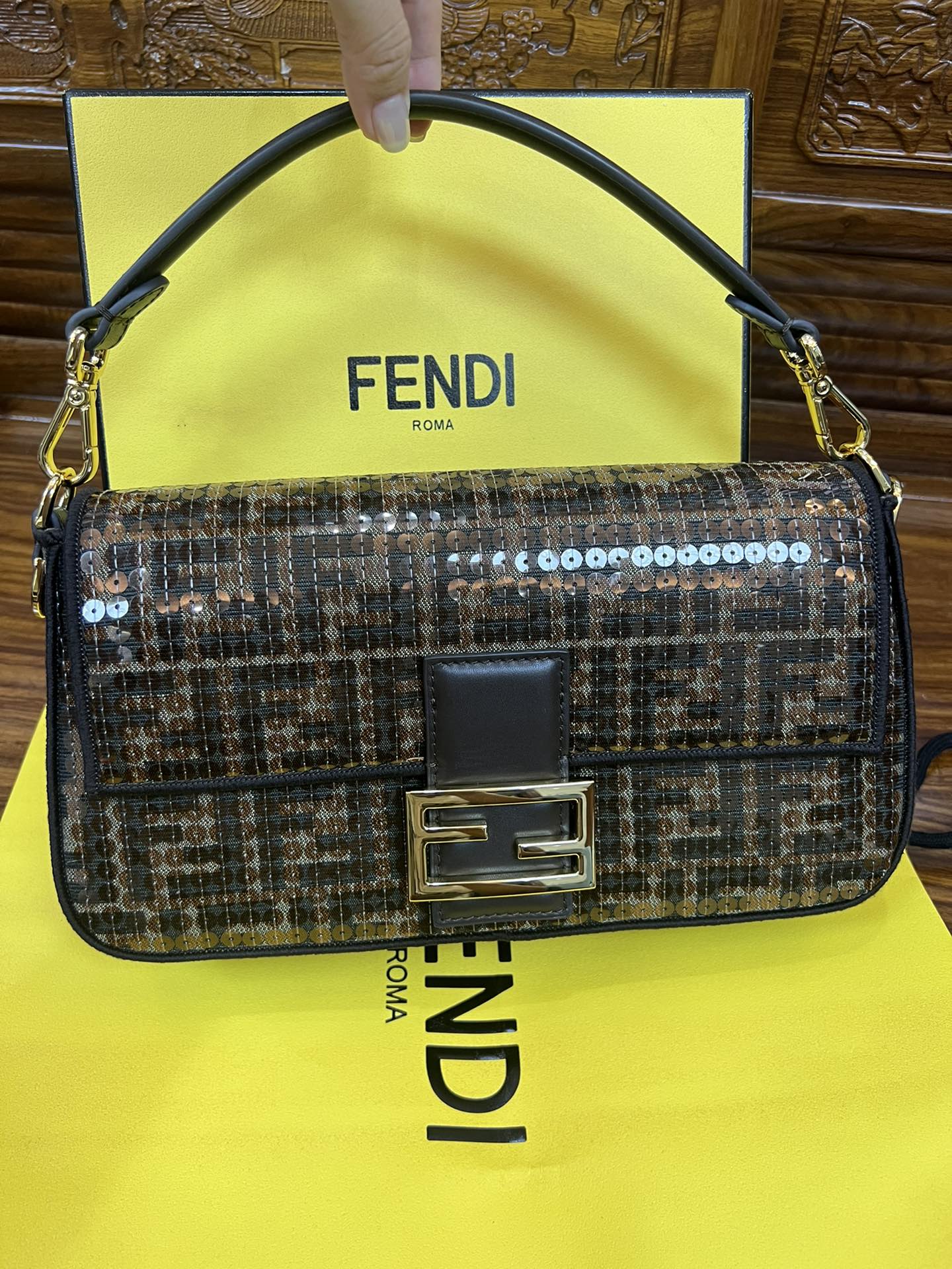 [TOP] FENDI Baguette Bag 26×15×5cm - Brown