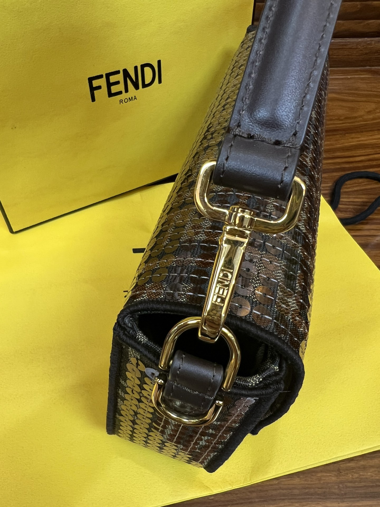 [TOP] FENDI Baguette Bag 26×15×5cm - Brown