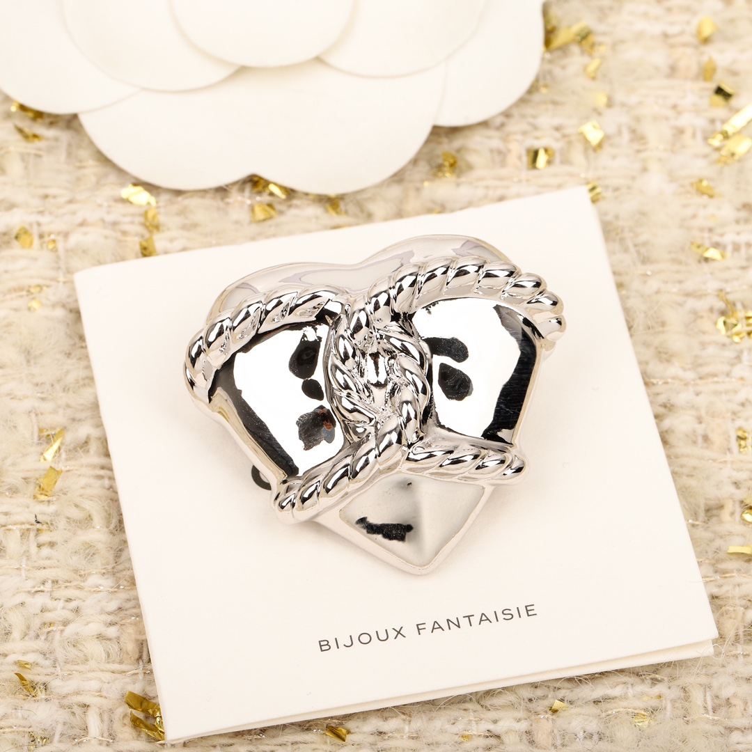 [TOP] CHANEL Love Brooch - 2 Colour