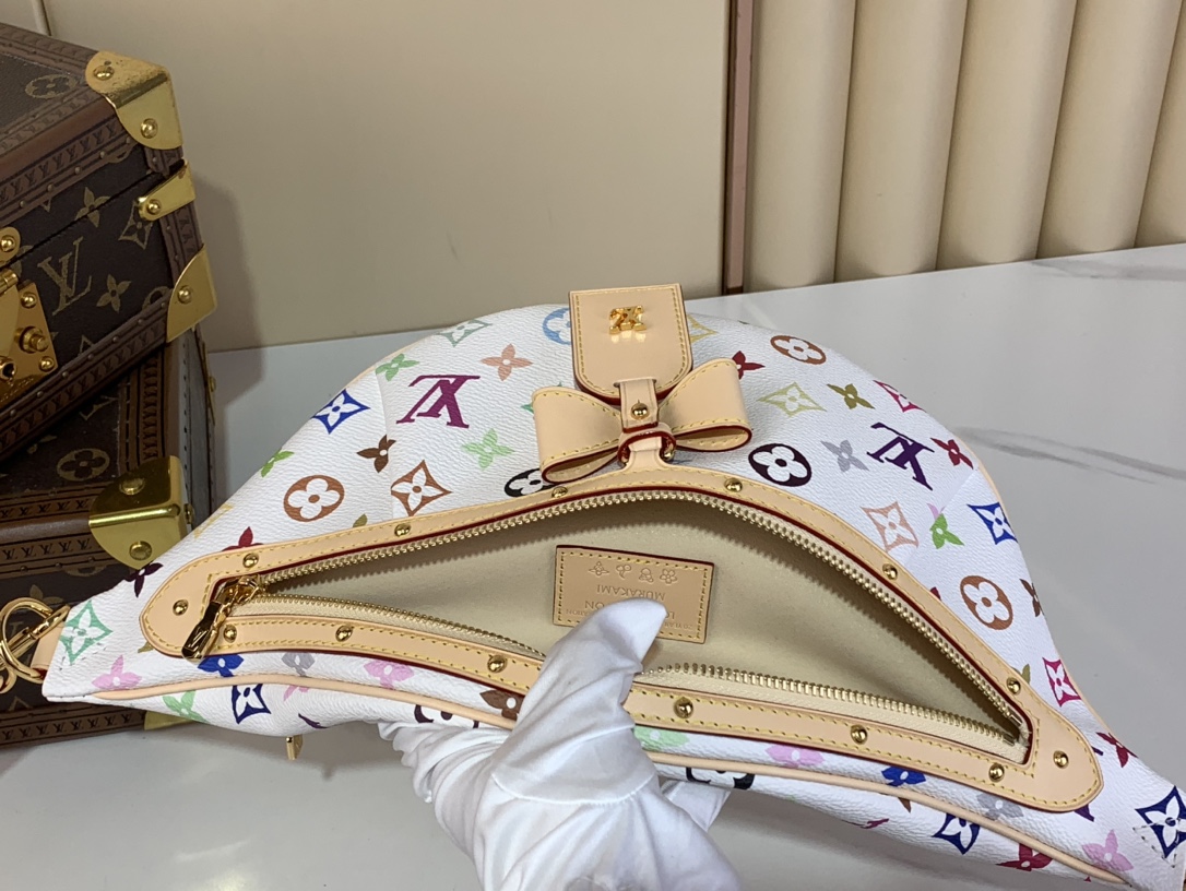 [TOP] Louis Vuitton LV HIGH RISE  Waist Bag 16 x 8 x 38 cm - White