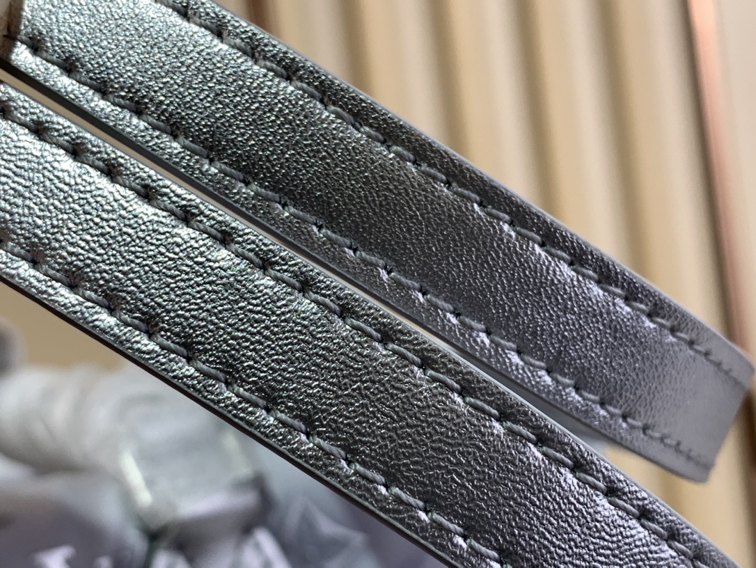 [TOP] Louis Vuitton LV On The Go Bag 27 x 14 x 35 cm - Grey