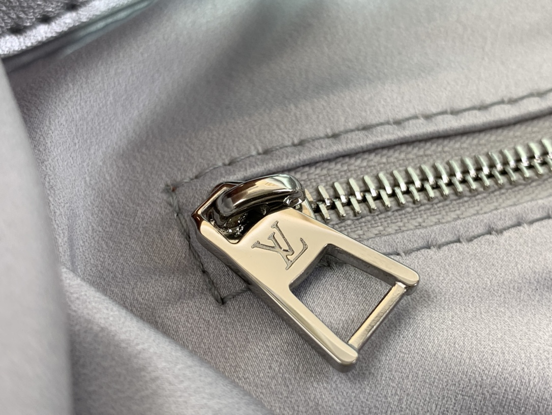 [TOP] Louis Vuitton LV On The Go Bag 27 x 14 x 35 cm - Grey