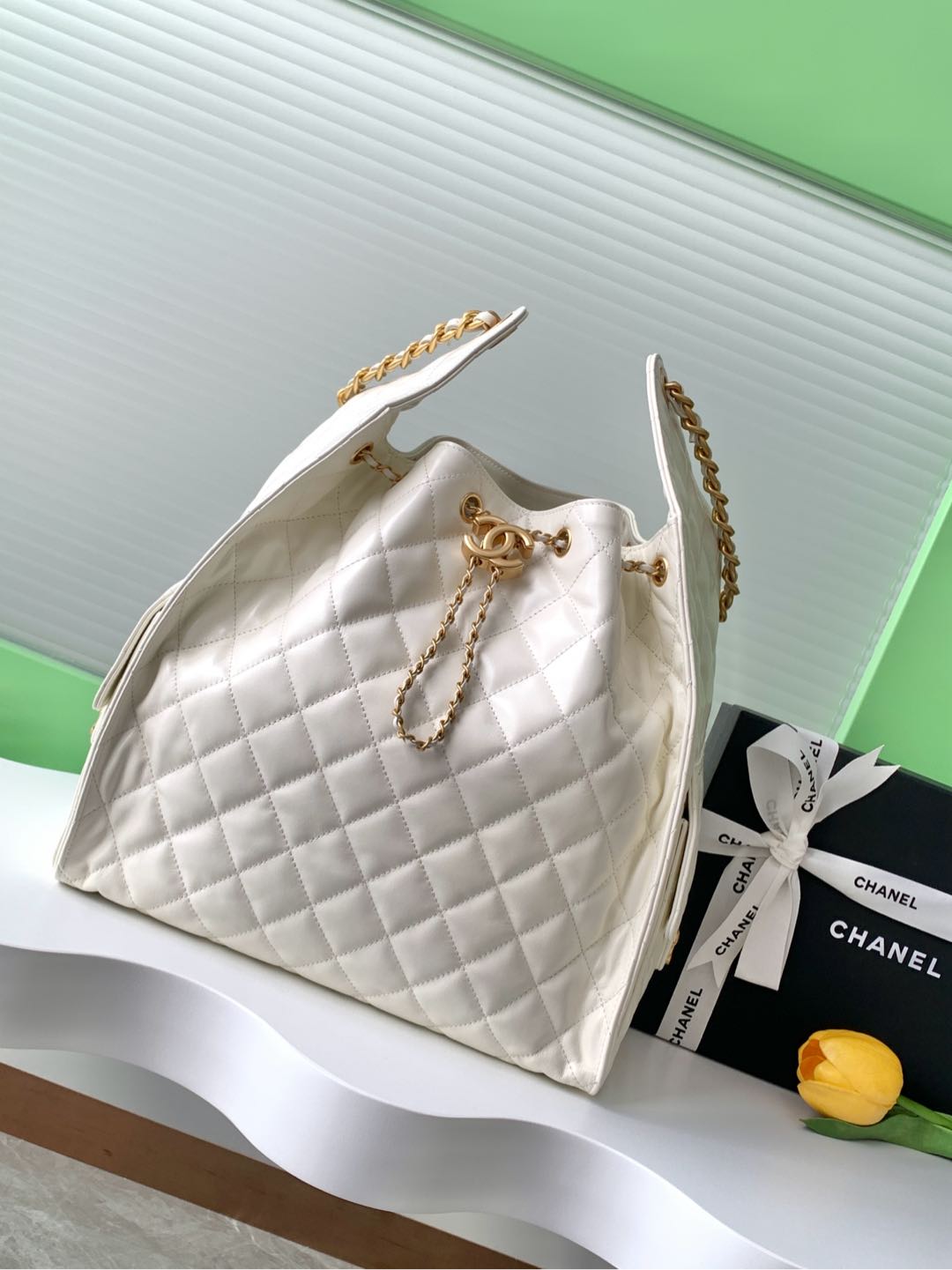 [TOP] CHANEL Hobo Shopping Bag 26x30x14cm/30x15x40cm - White