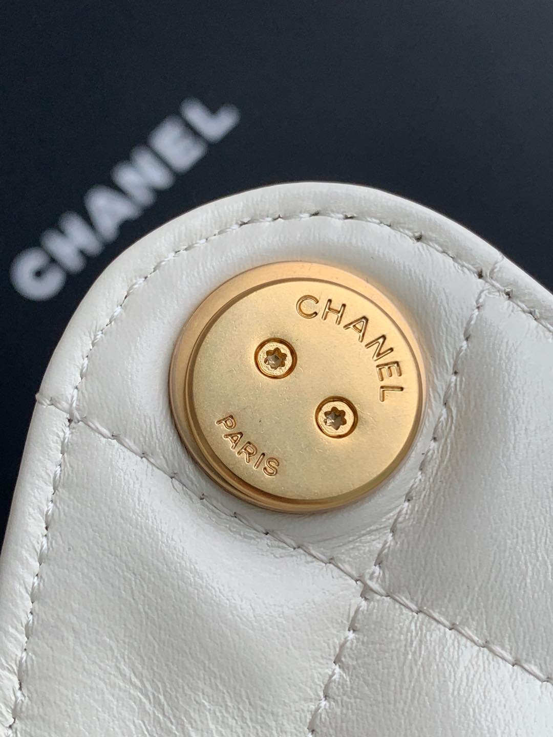 [TOP] CHANEL Hobo Shopping Bag 26x30x14cm/30x15x40cm - White