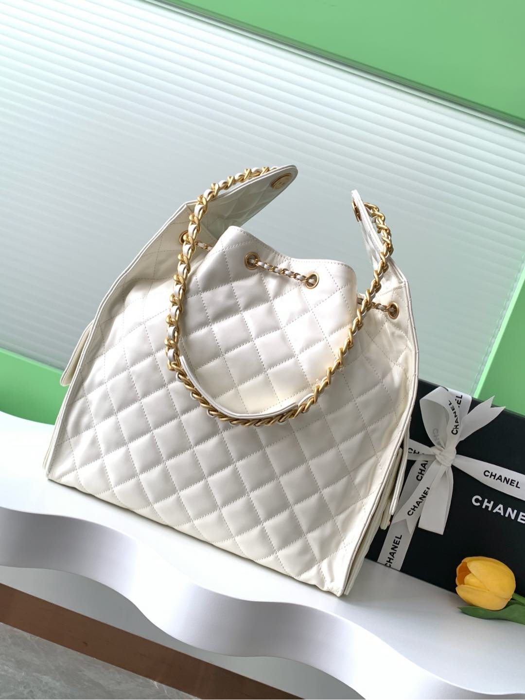 [TOP] CHANEL Hobo Shopping Bag 26x30x14cm/30x15x40cm - White