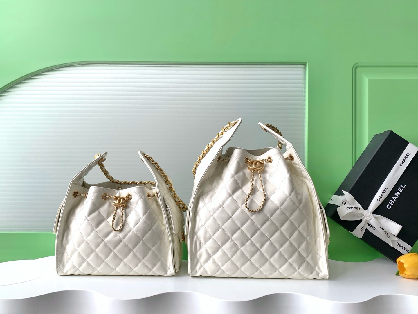 [TOP] CHANEL Hobo Shopping Bag 26x30x14cm/30x15x40cm - White