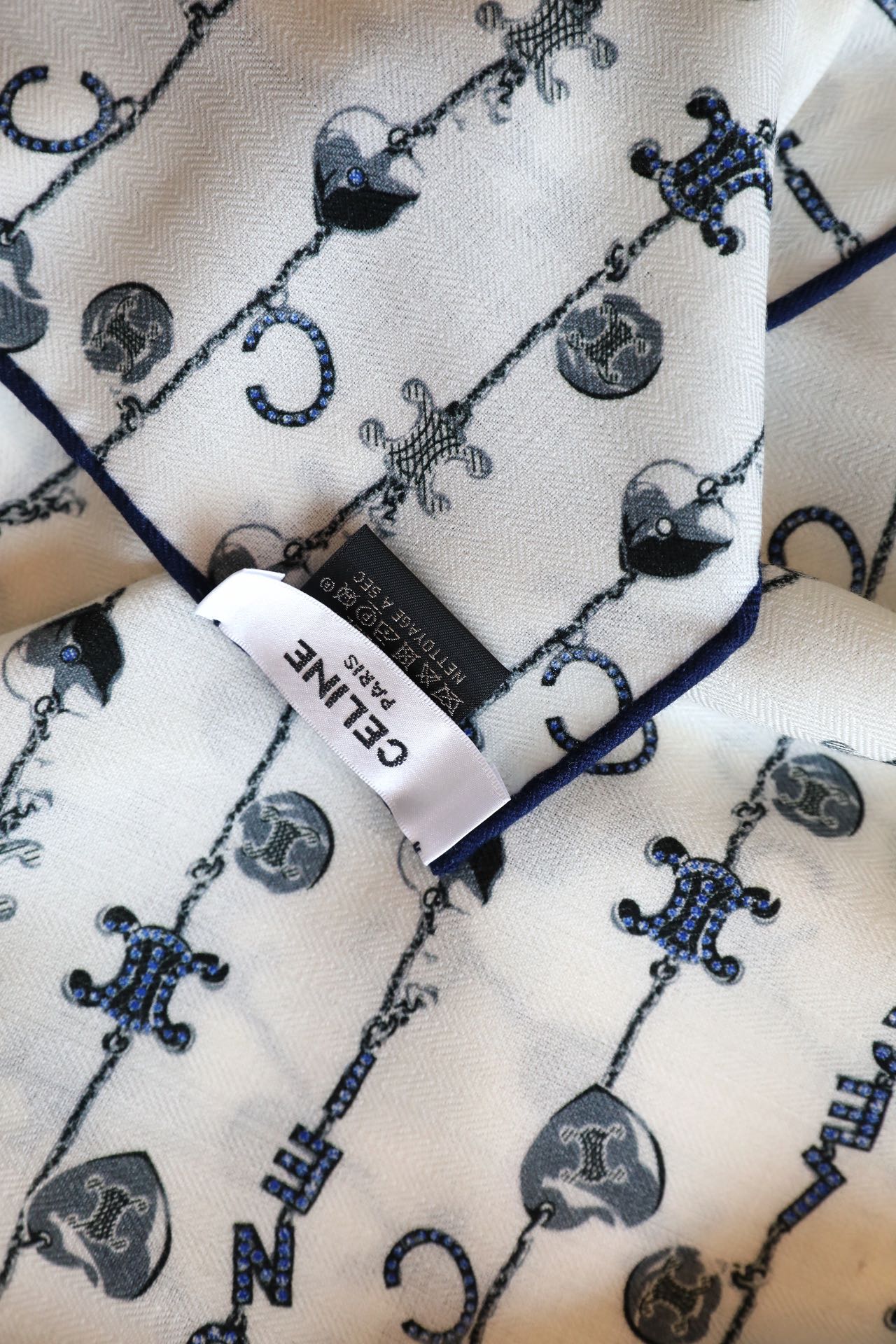 [TOP] CELINE Square Scarf 140*140cm - White