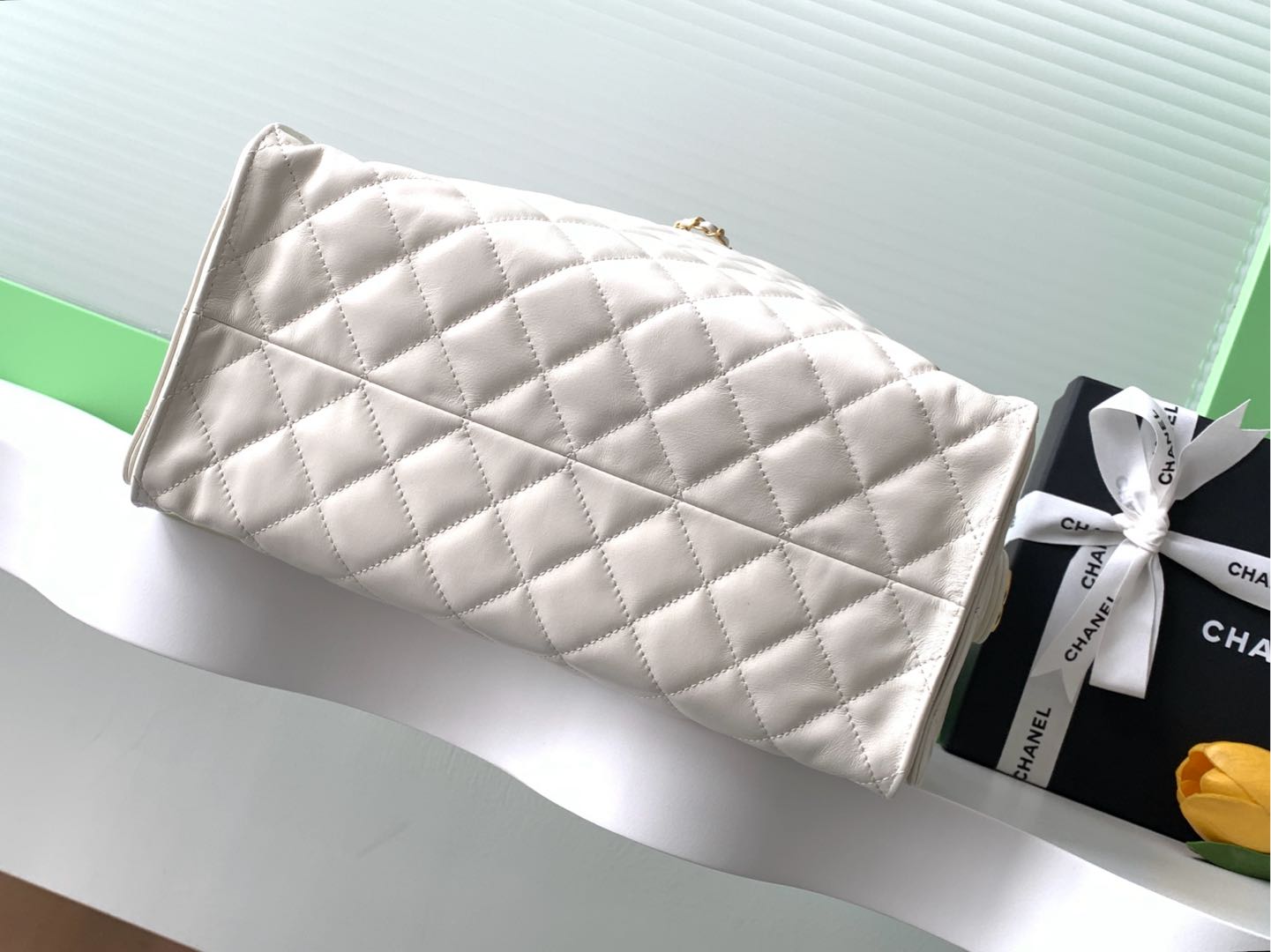 [TOP] CHANEL Hobo Shopping Bag 26x30x14cm/30x15x40cm - White