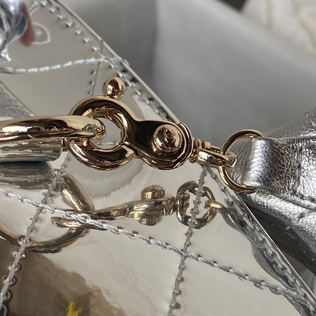 [TOP] CHANEL Flap Bag Shinny Backpack 18.5×23.5×8.5cm - Gold/Silver