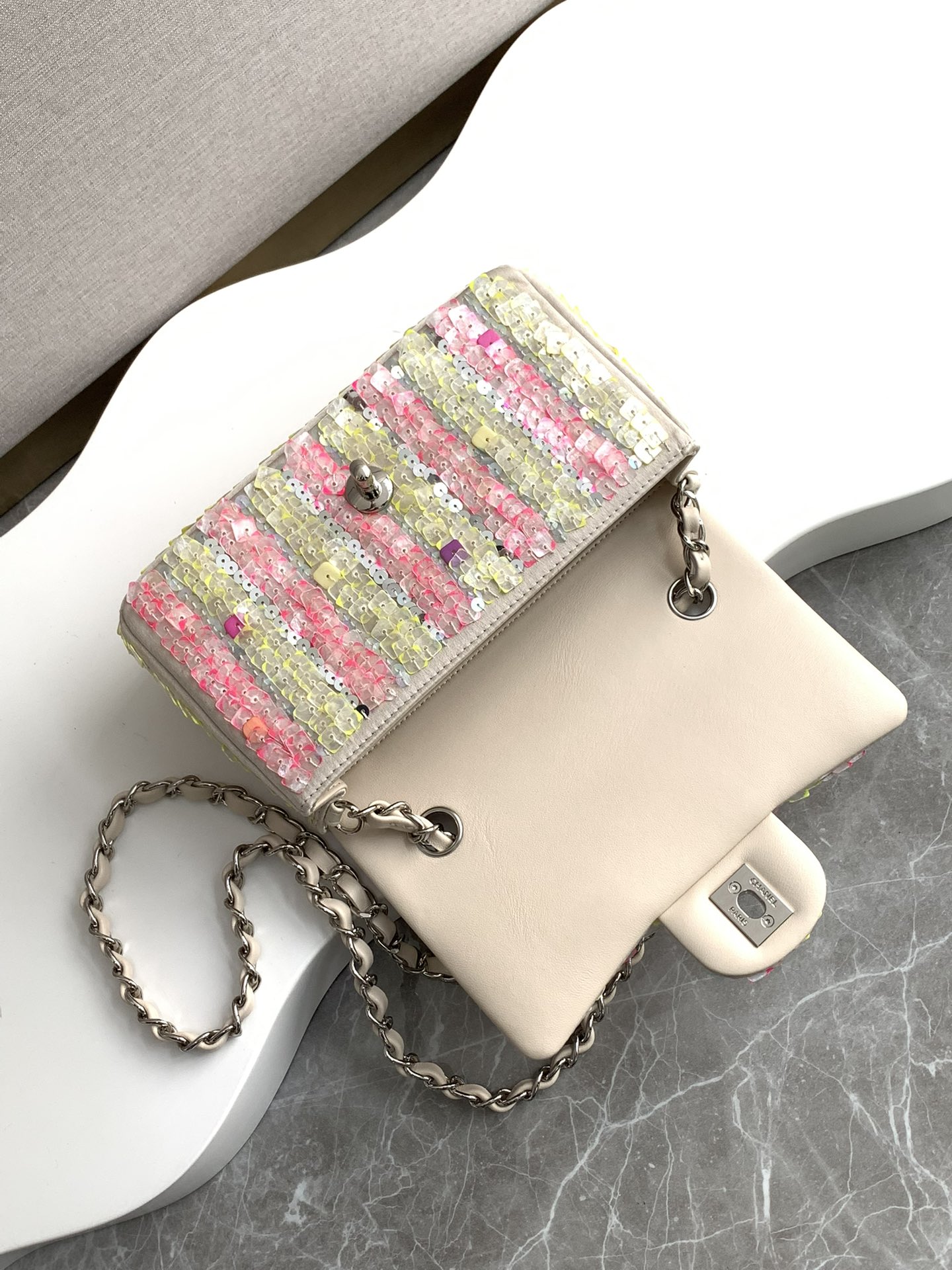 [TOP] CHANEL Flap Bag with Sequins 20cm/25cm - Beige