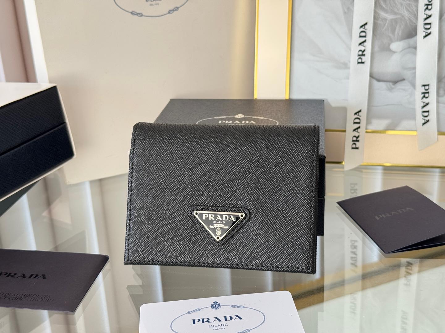 [TOP] PRADA Plain Leather Folding Wallet 11.2x9.5cm - Black