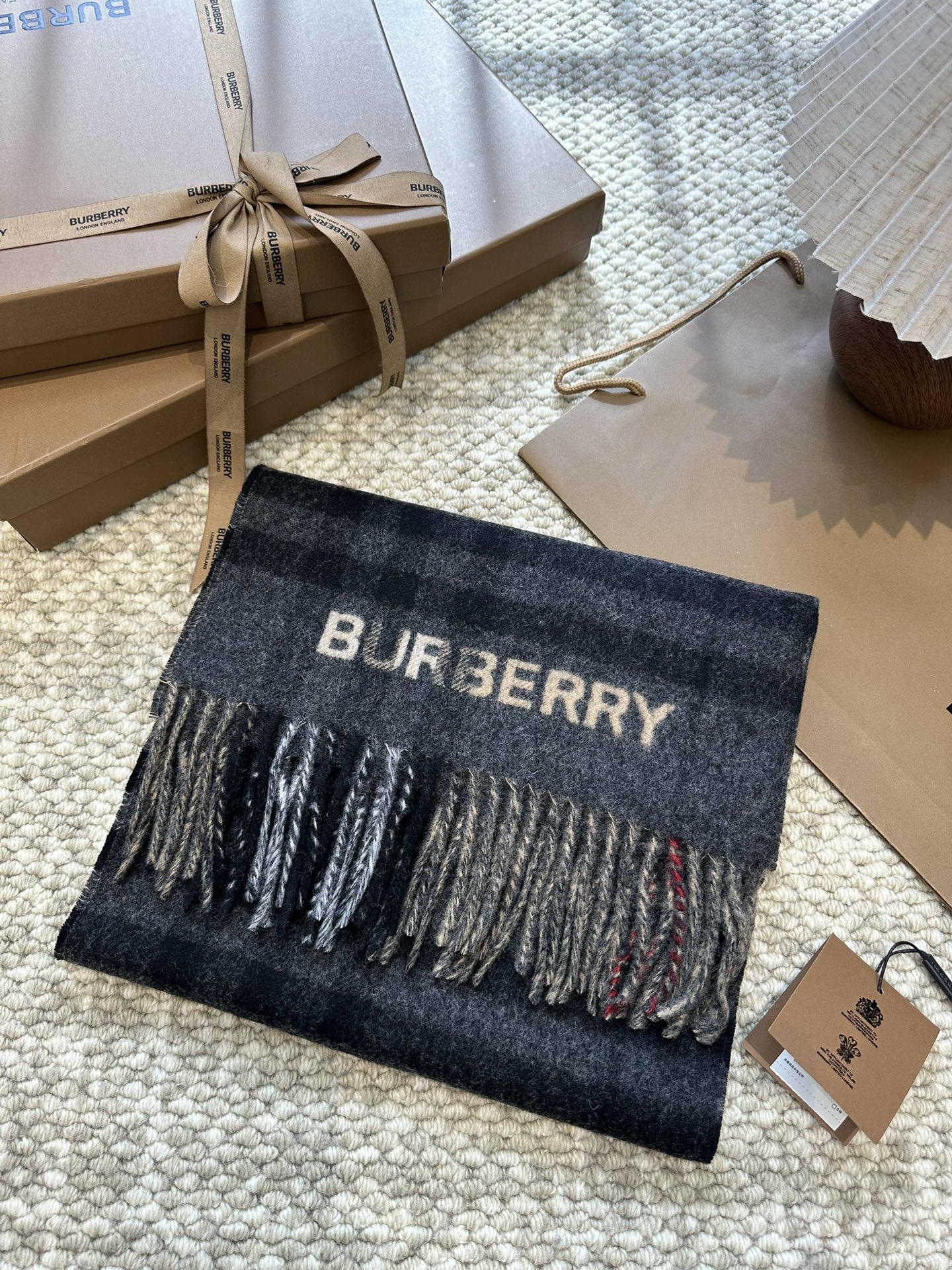 [TOP] BURBERRY Cashmere Scarf - 2 Colors