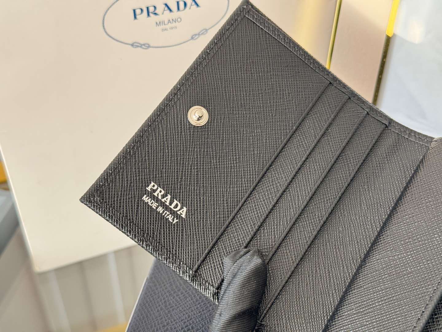 [TOP] PRADA Plain Leather Folding Wallet 11.2x9.5cm - Black