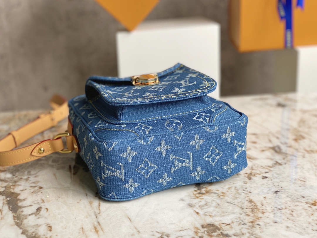 [TOP] Louis Vuitton LV Denim Monogram and Vachetta Trim Camera Bag 18*20*7cm- Blue