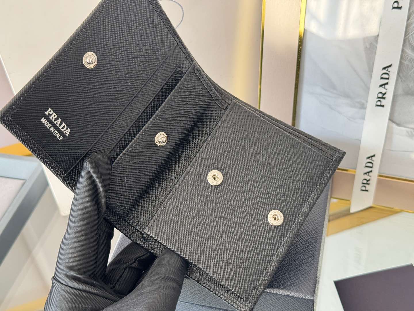 [TOP] PRADA Plain Leather Folding Wallet 11.2x9.5cm - Black