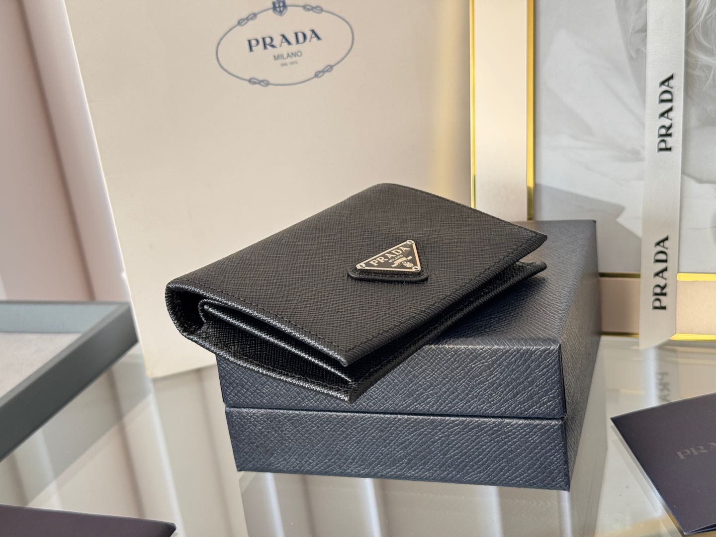 [TOP] PRADA Plain Leather Folding Wallet 11.2x9.5cm - Black