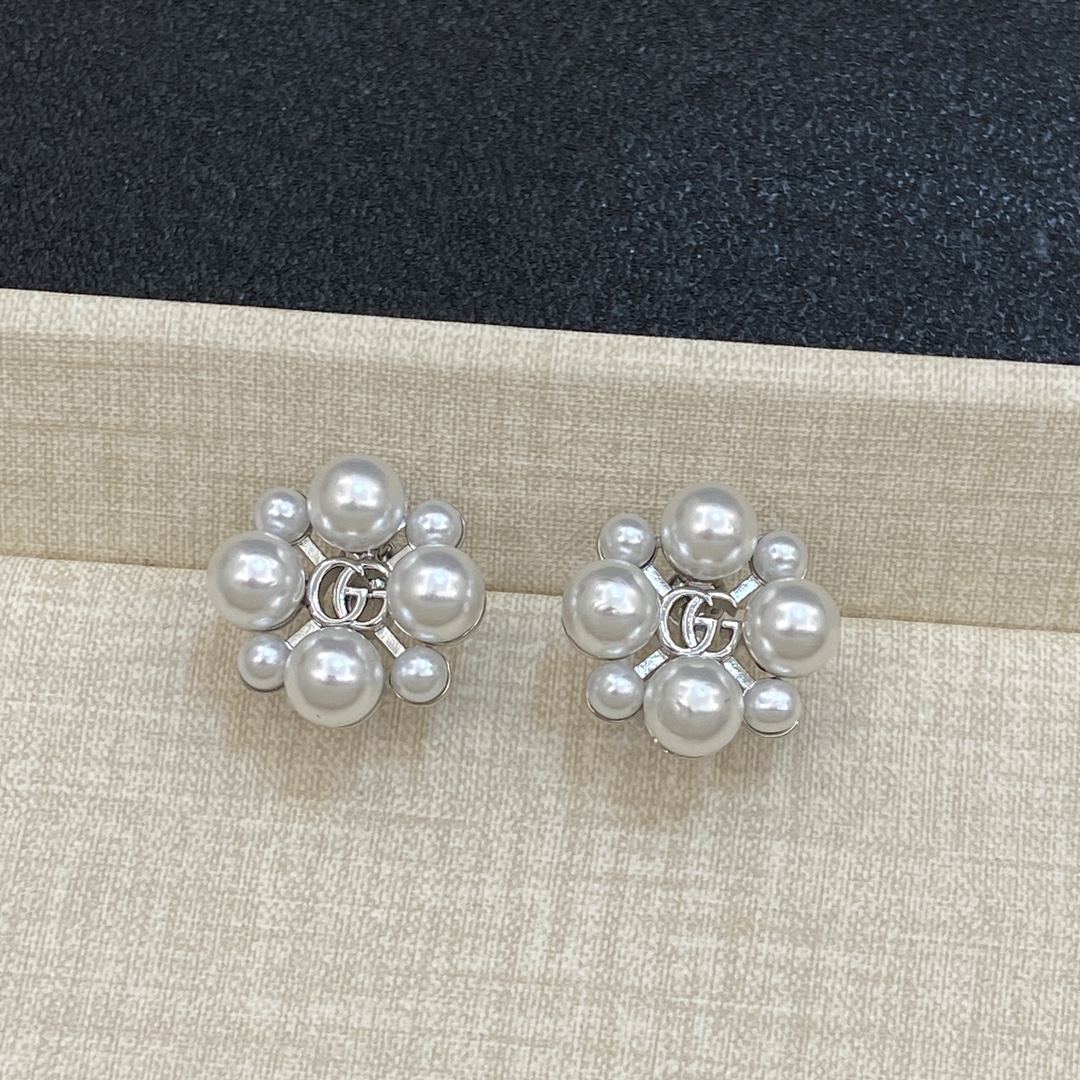 [TOP] GUCCI Pearl Earrings - Silver/Gold