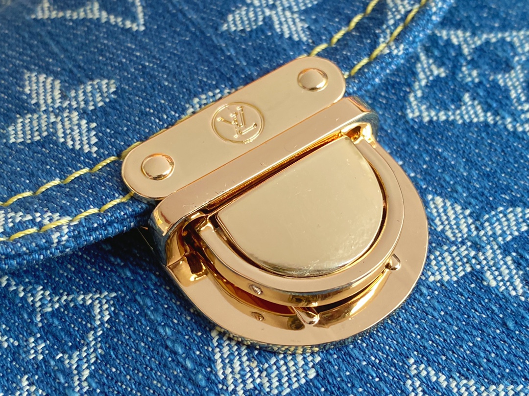 [TOP] Louis Vuitton LV Denim Monogram and Vachetta Trim Camera Bag 18*20*7cm- Blue