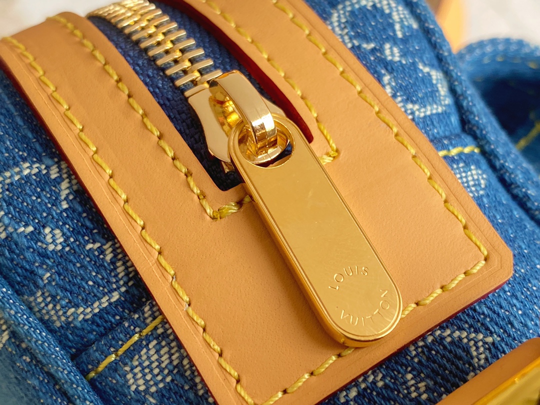 [TOP] Louis Vuitton LV Denim Monogram and Vachetta Trim Camera Bag 18*20*7cm- Blue