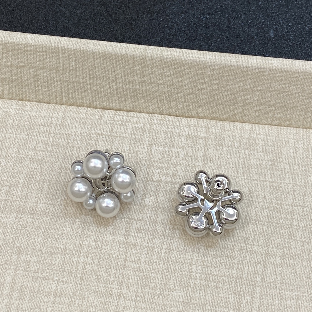 [TOP] GUCCI Pearl Earrings - Silver/Gold