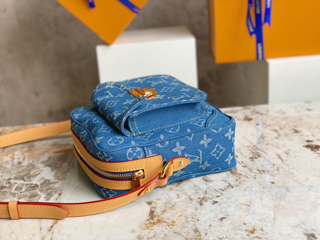 [TOP] Louis Vuitton LV Denim Monogram and Vachetta Trim Camera Bag 18*20*7cm- Blue