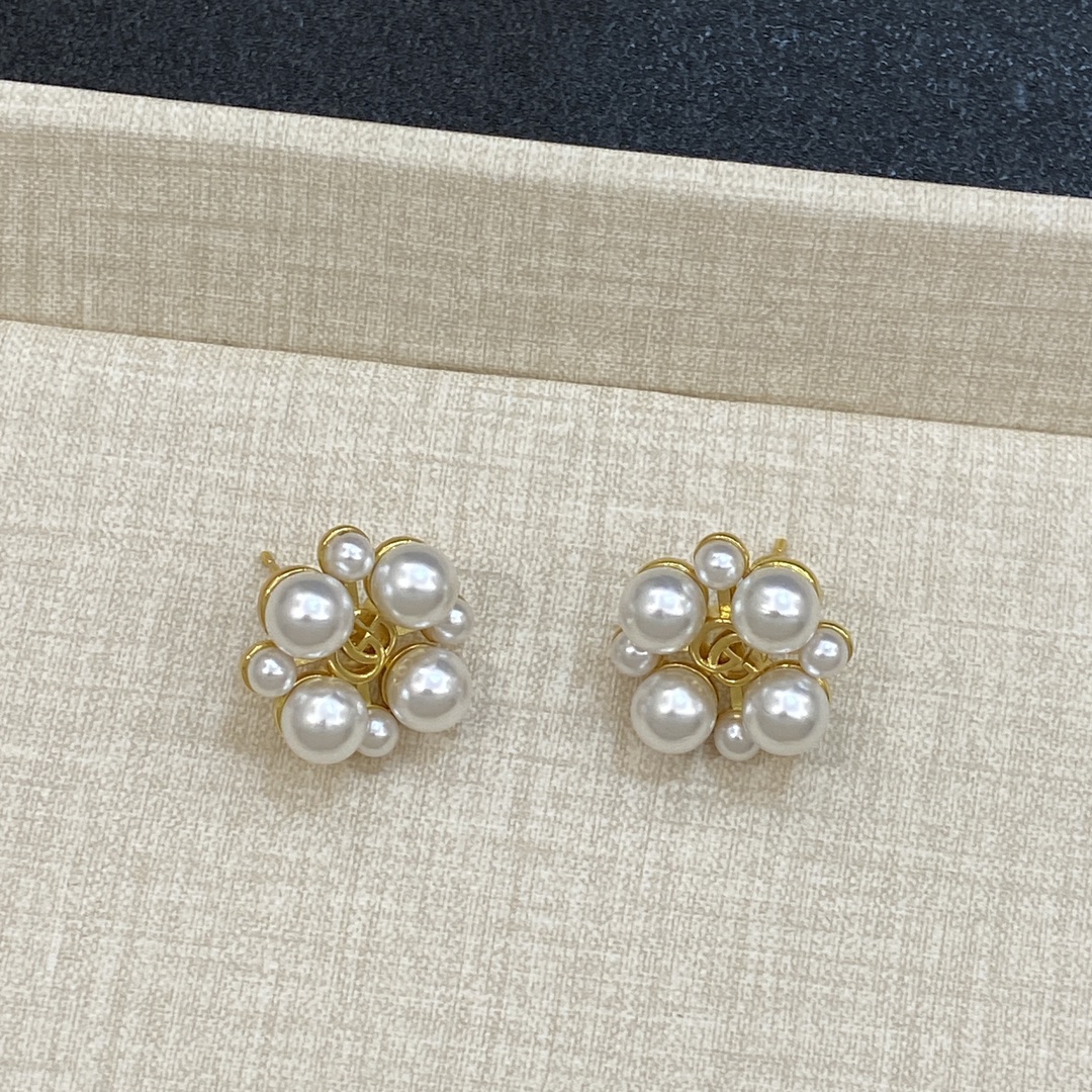 [TOP] GUCCI Pearl Earrings - Silver/Gold