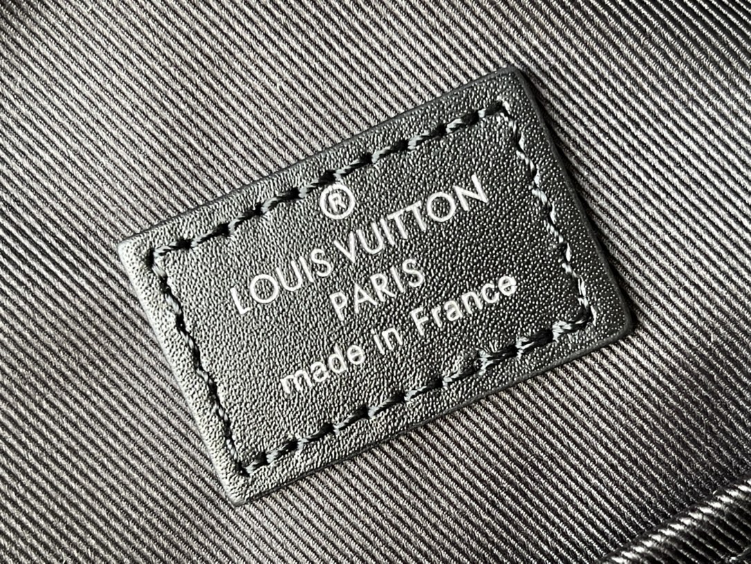 [TOP] Louis Vuitton LV Dean Backpack 31 x 41.5 x 15.5cm - Monogram