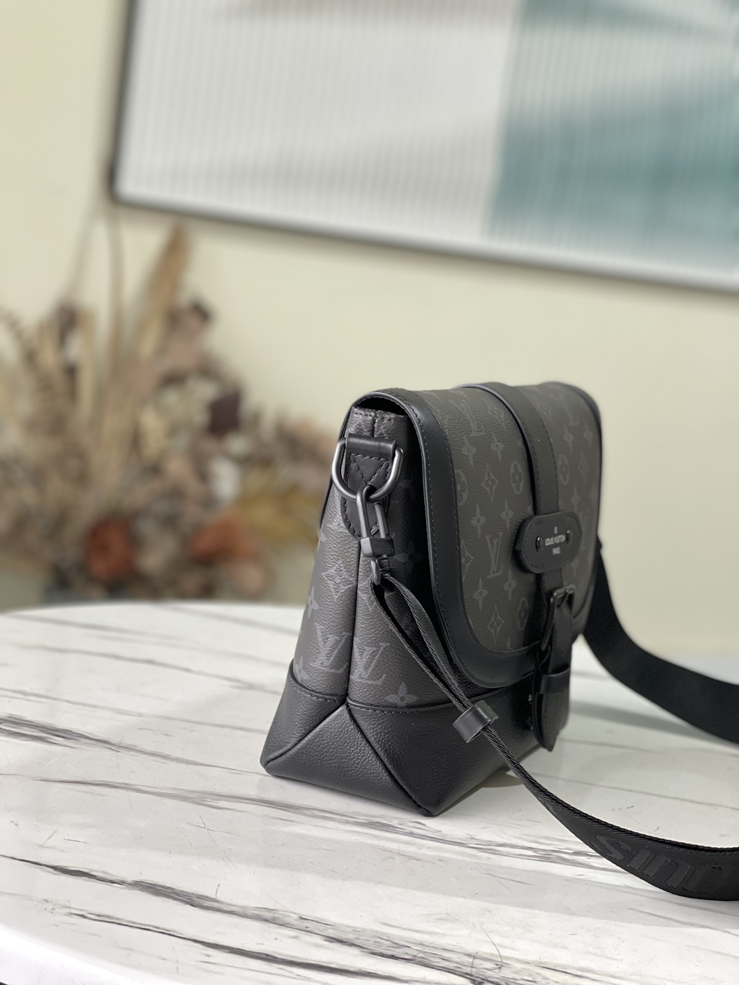 [TOP] Louis Vuitton LV Men's Saumur Messenger Bag  36 x 23 x 11cm - Black