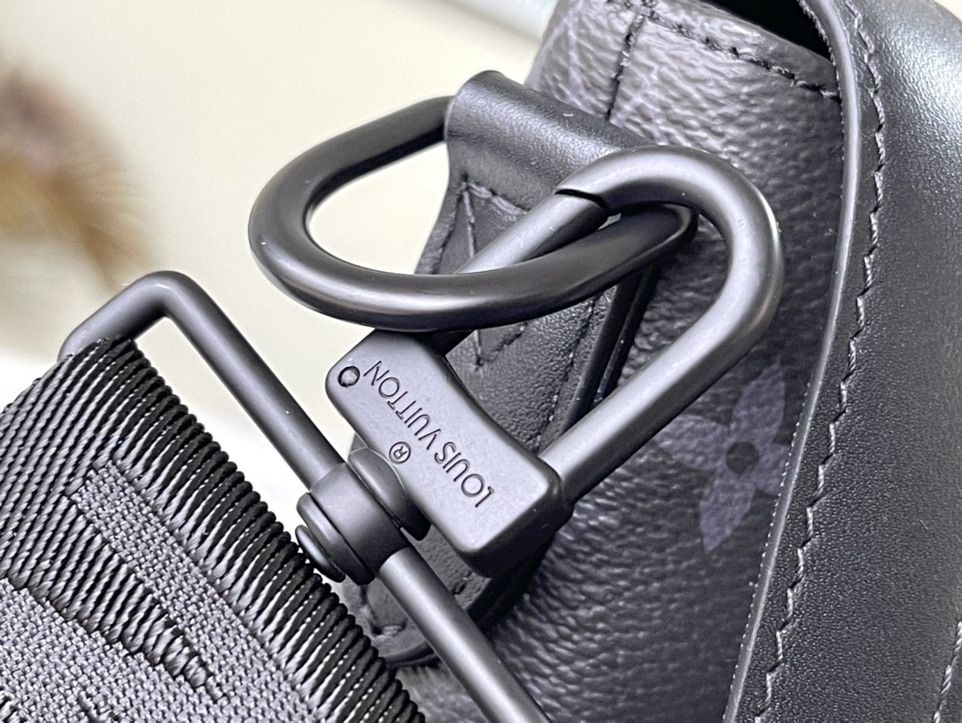 [TOP] Louis Vuitton LV Men's Saumur Messenger Bag  36 x 23 x 11cm - Black