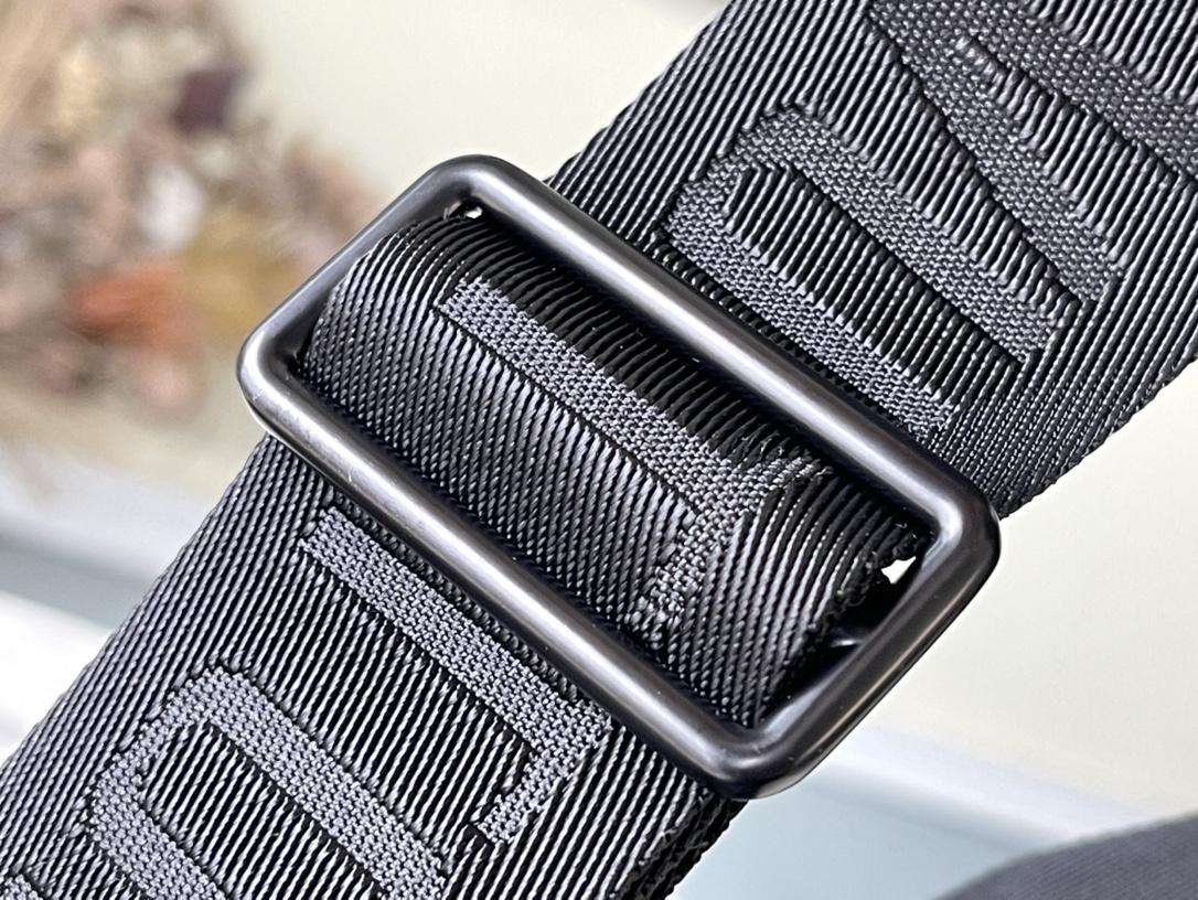 [TOP] Louis Vuitton LV Men's Saumur Messenger Bag  36 x 23 x 11cm - Black