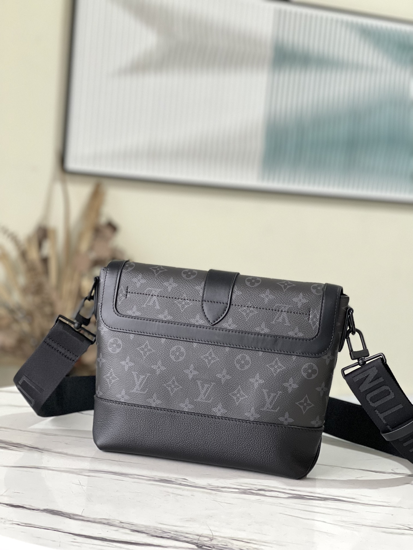 [TOP] Louis Vuitton LV Men's Saumur Messenger Bag  36 x 23 x 11cm - Black