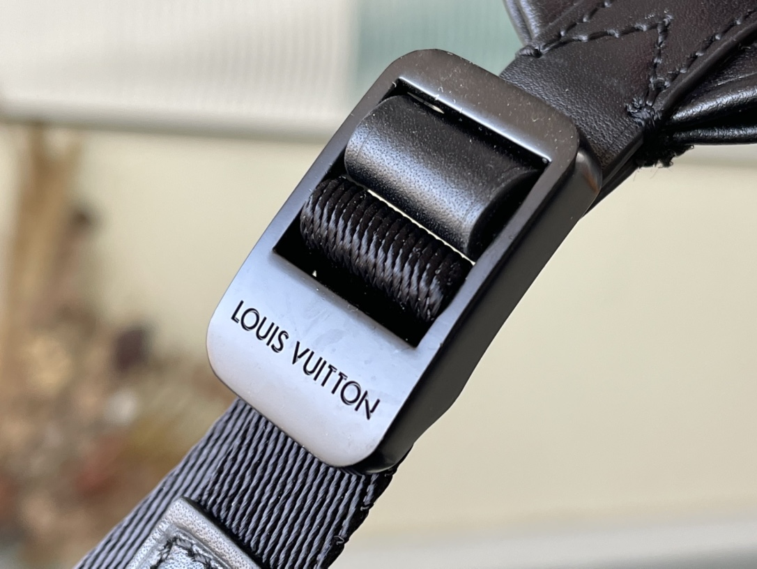 [TOP] Louis Vuitton LV Dean Backpack 31 x 41.5 x 15.5cm - Monogram