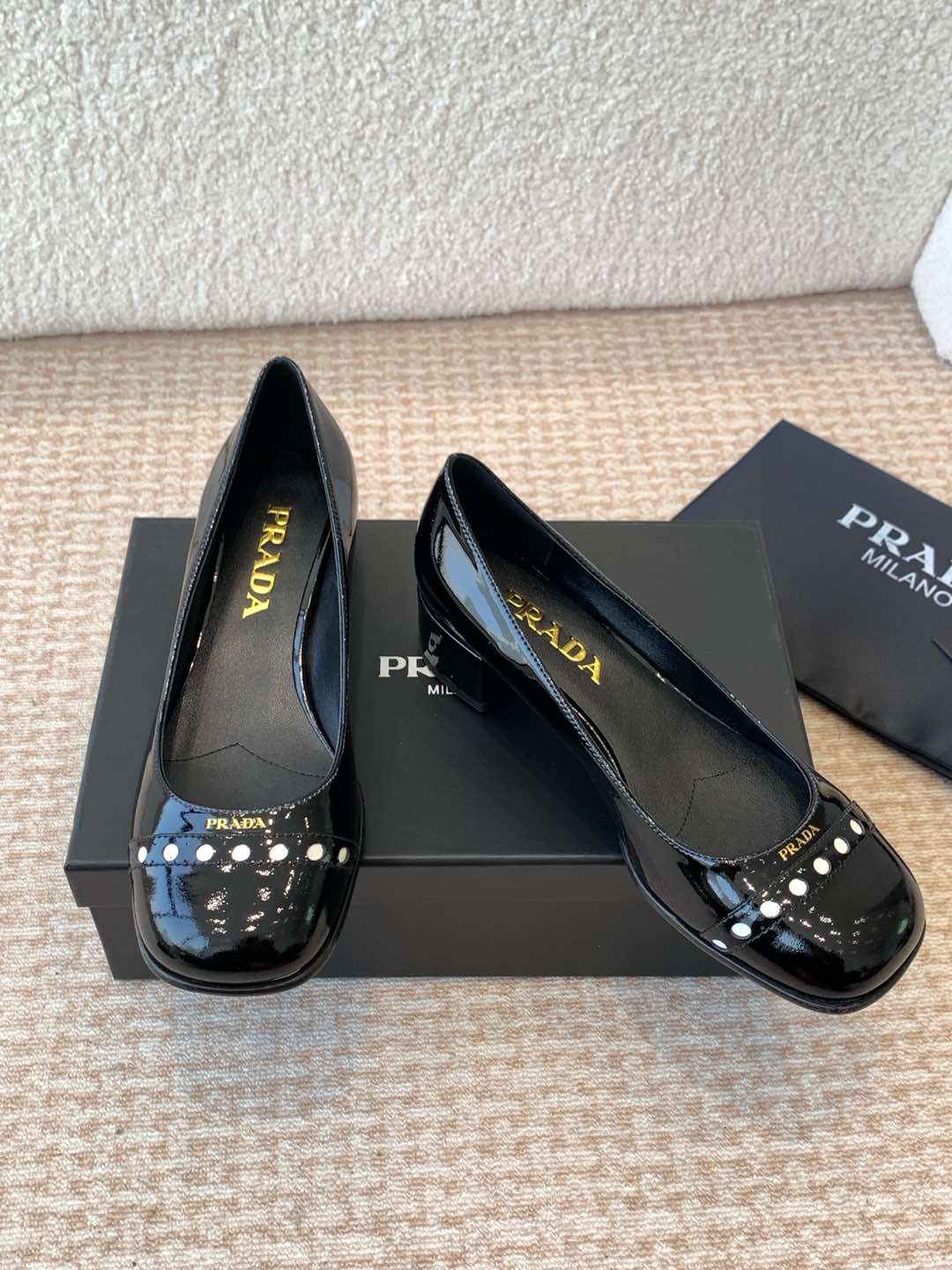 [TOP] PRADA Cow Patent Leather Shoes - 3 Styles