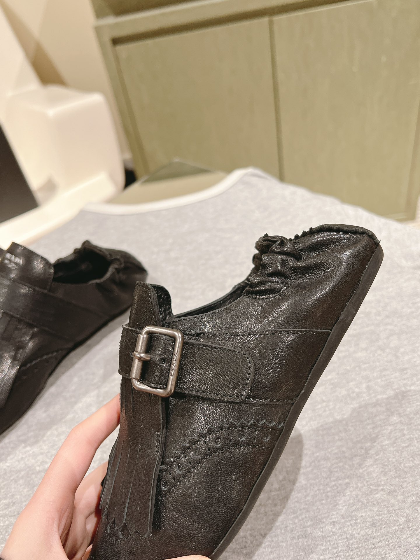 [TOP] PRADA Round Toe Slippers Sheepskin - 4 Colour