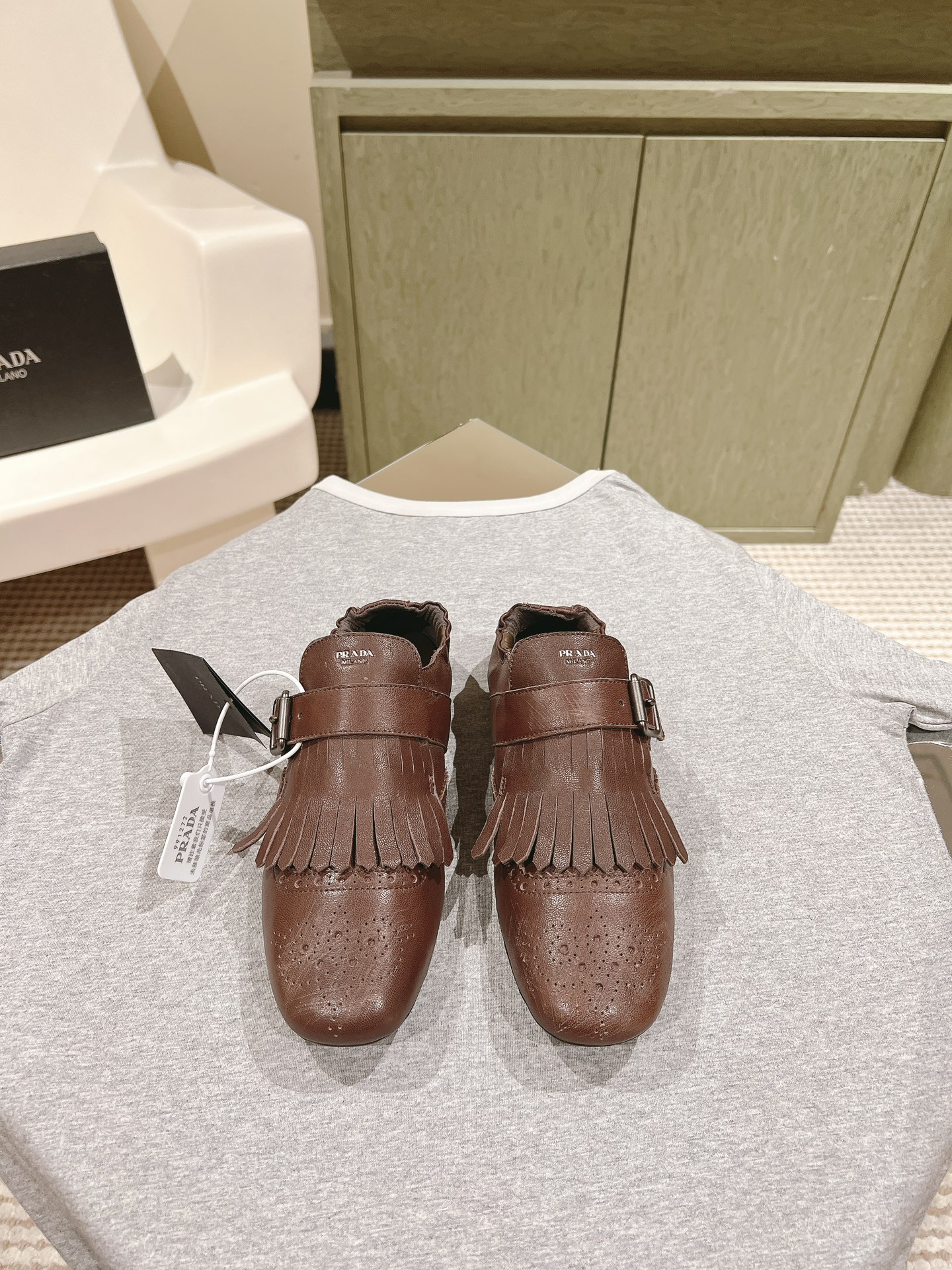 [TOP] PRADA Round Toe Slippers Sheepskin - 4 Colour