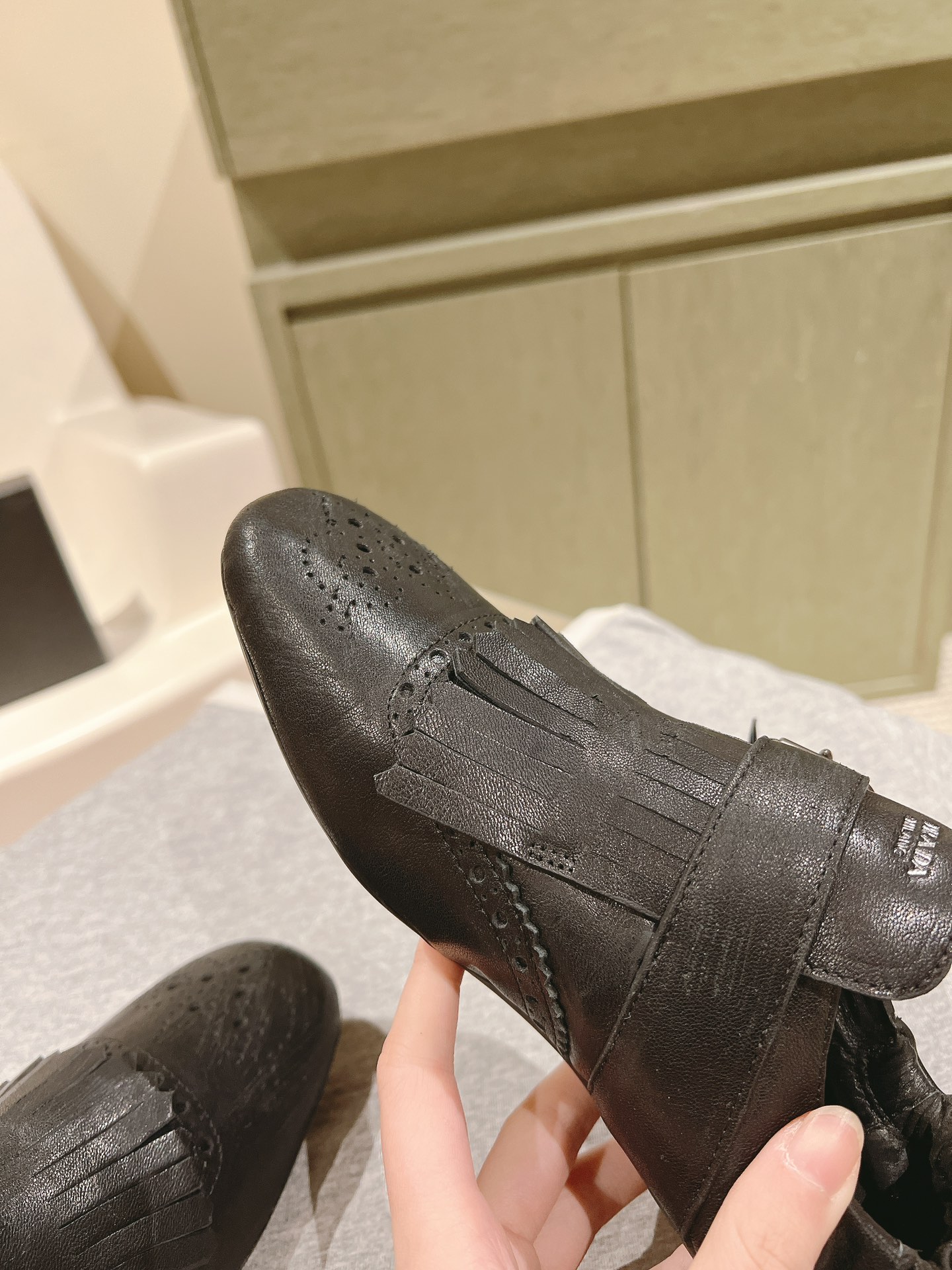 [TOP] PRADA Round Toe Slippers Sheepskin - 4 Colour