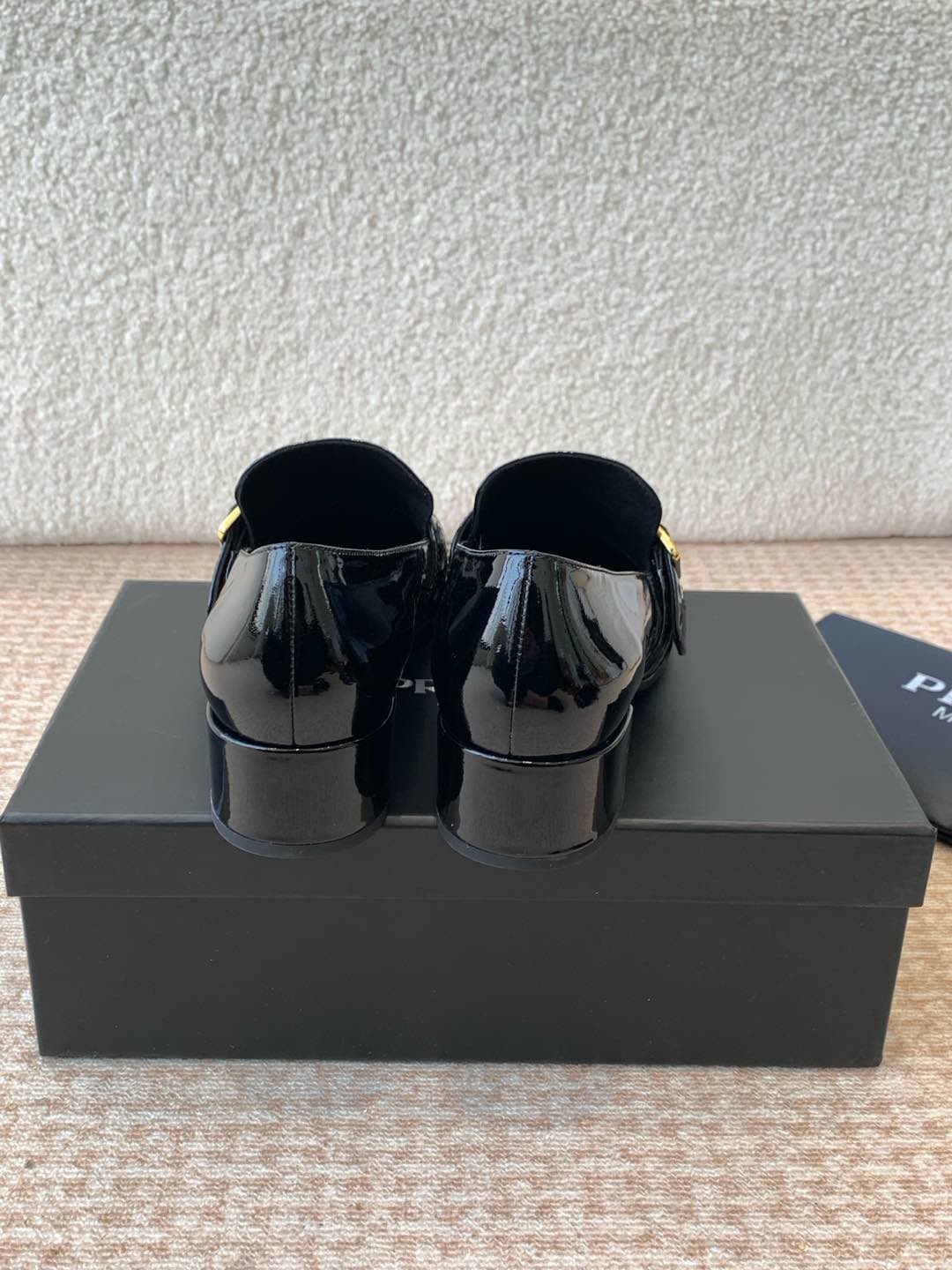 [TOP] PRADA Cow Patent Leather Shoes - 3 Styles