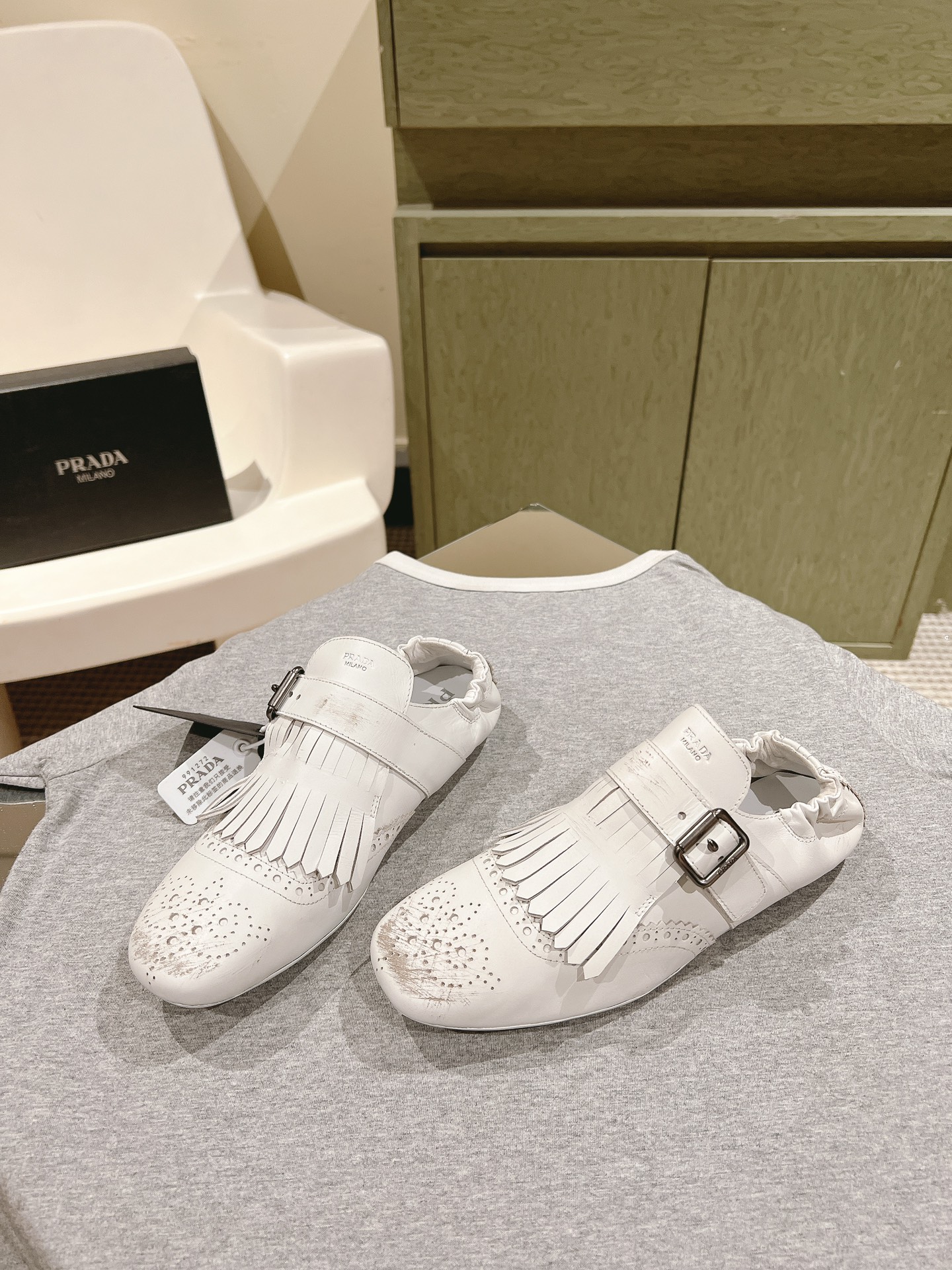 [TOP] PRADA Round Toe Slippers Sheepskin - 4 Colour