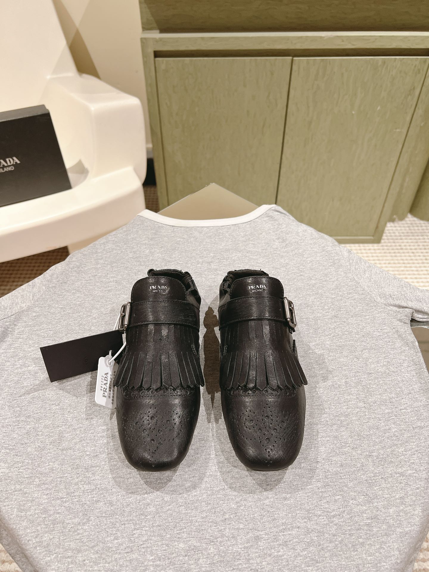 [TOP] PRADA Round Toe Slippers Sheepskin - 4 Colour