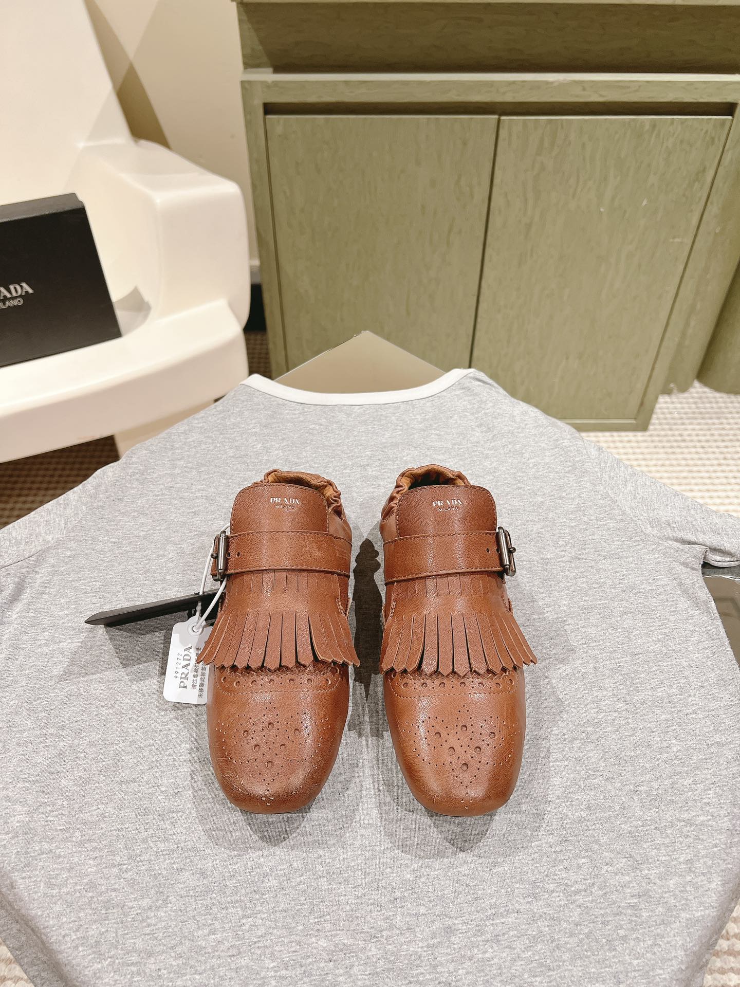 [TOP] PRADA Round Toe Slippers Sheepskin - 4 Colour