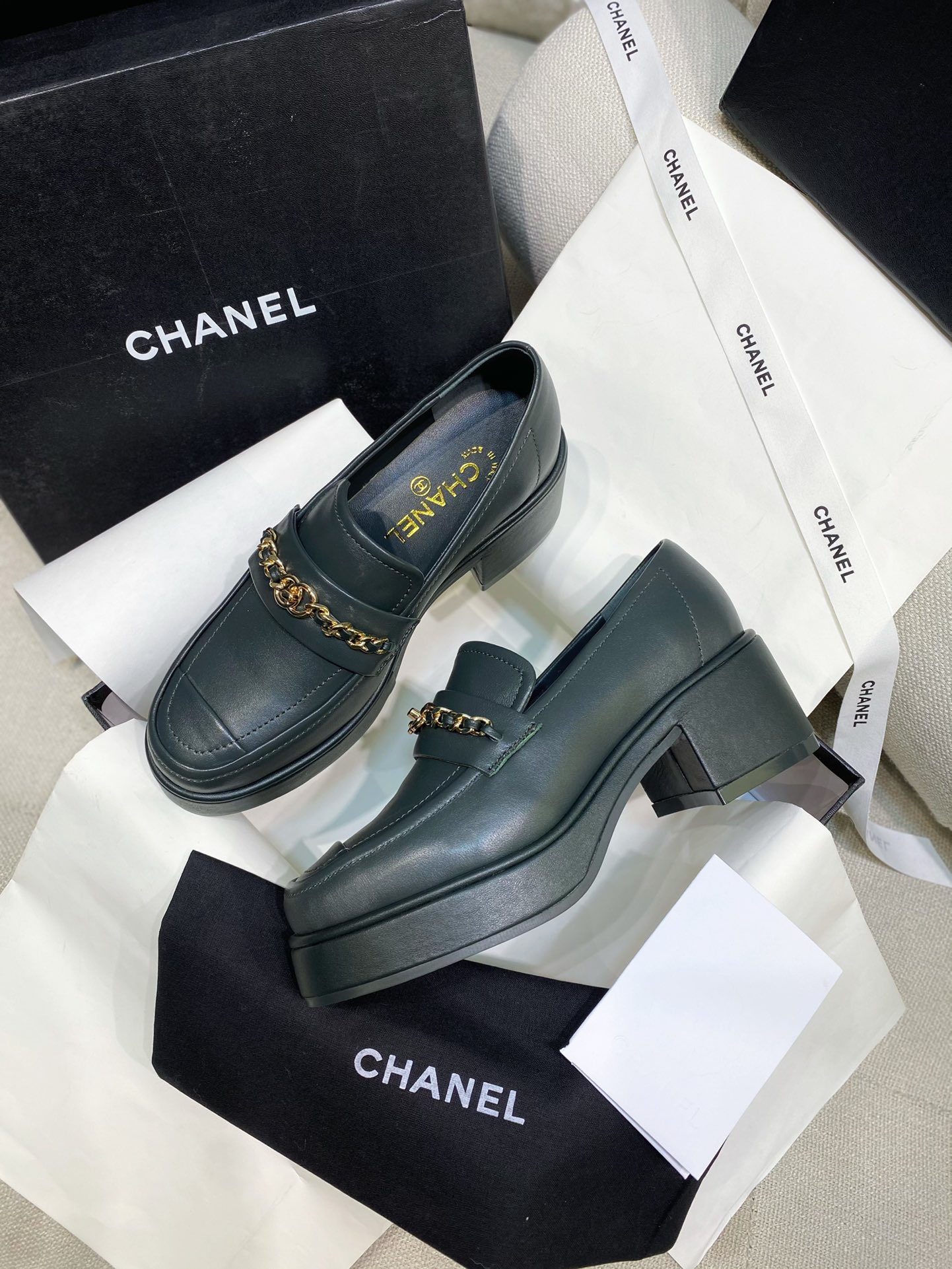 [TOP] CHANEL Loafers with Small CC Logo Sheepskin - 5 Color