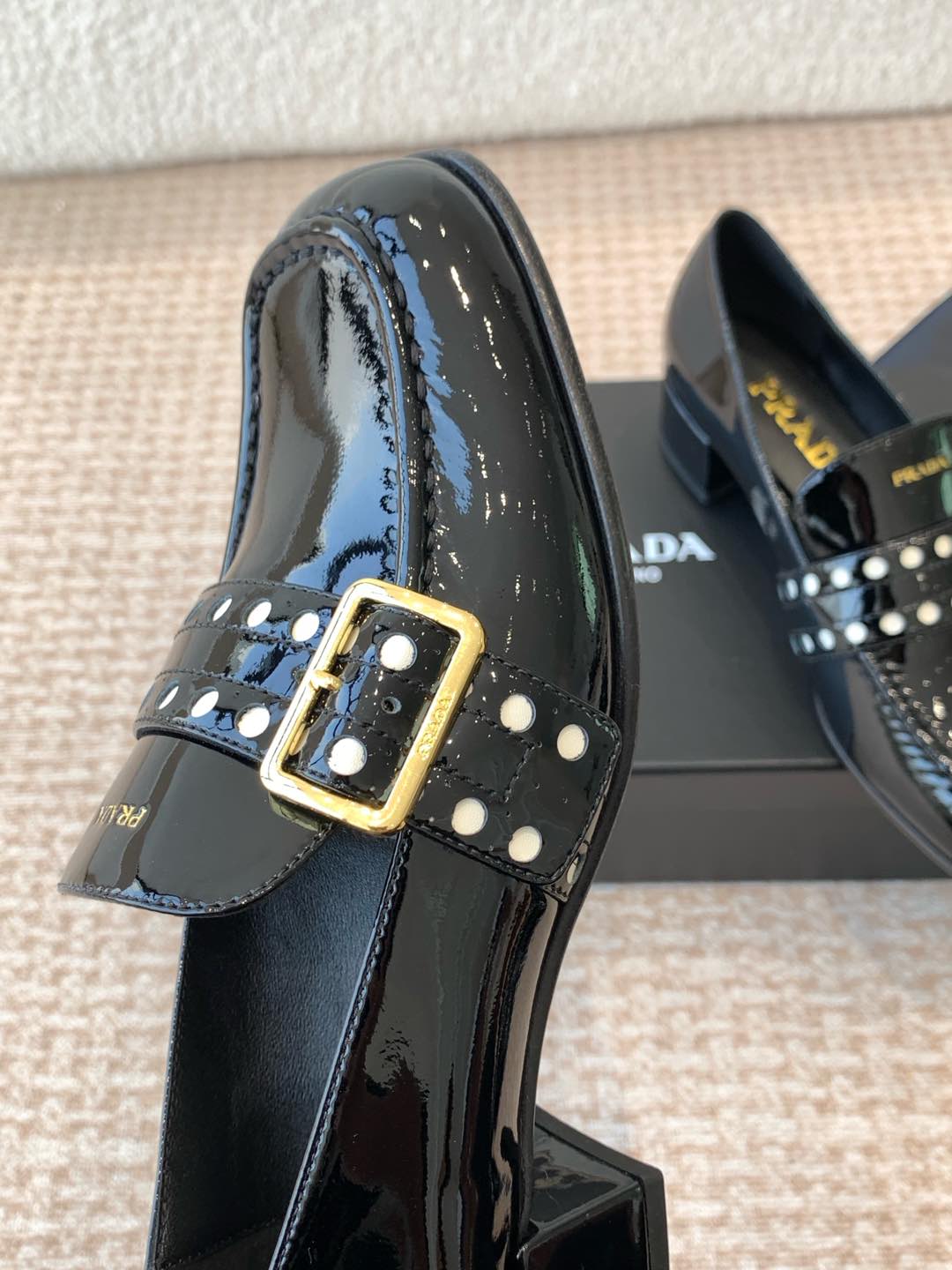 [TOP] PRADA Cow Patent Leather Shoes - 3 Styles