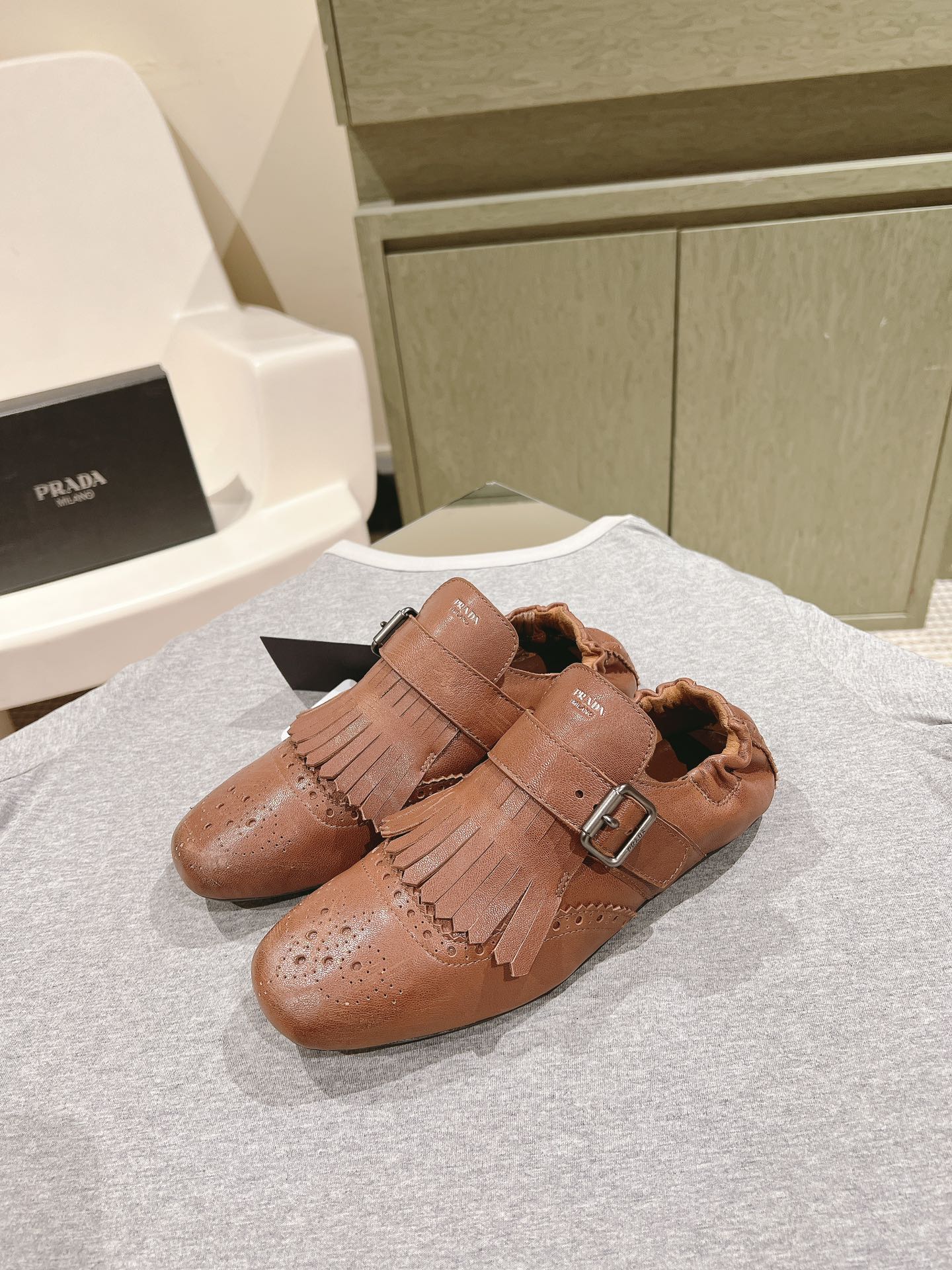 [TOP] PRADA Round Toe Slippers Sheepskin - 4 Colour