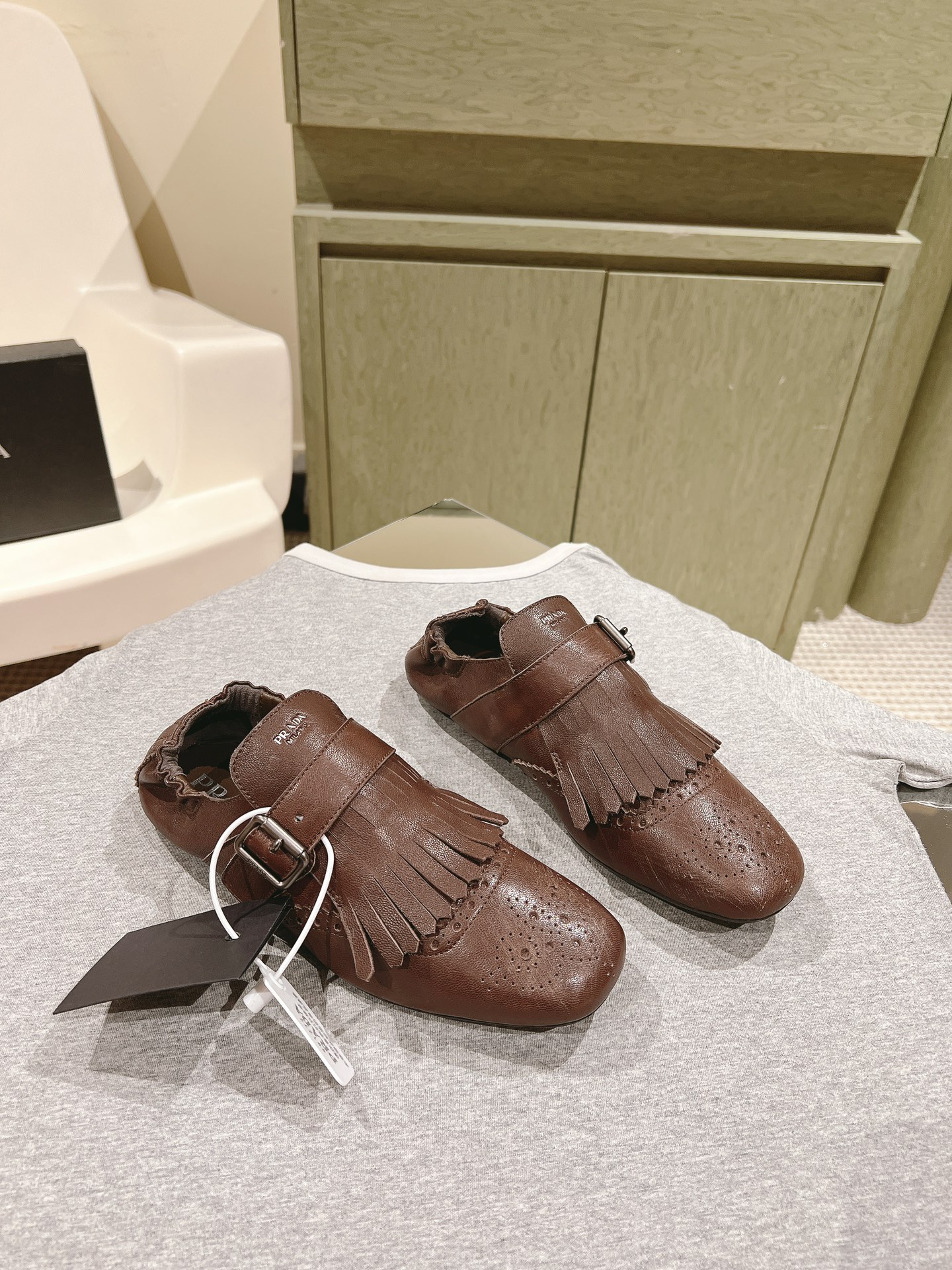 [TOP] PRADA Round Toe Slippers Sheepskin - 4 Colour