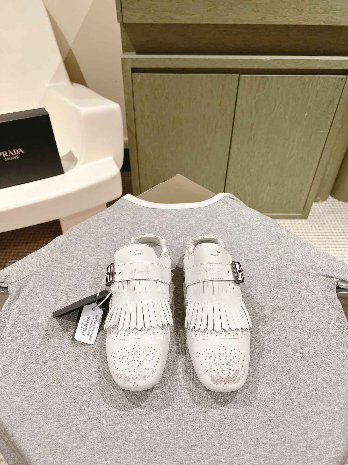 [TOP] PRADA Round Toe Slippers Sheepskin - 4 Colour