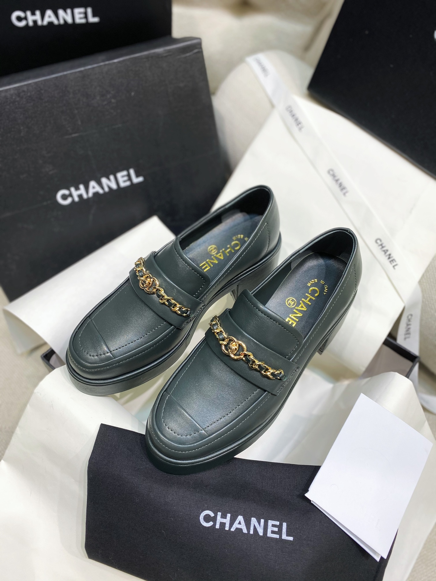 [TOP] CHANEL Loafers with Small CC Logo Sheepskin - 5 Color