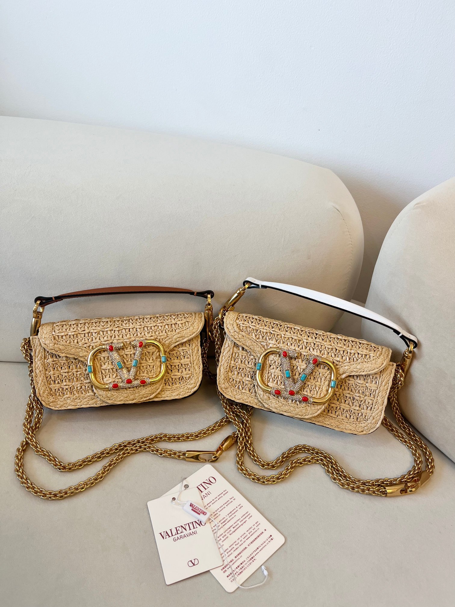 [TOP] VALENTINO Garavani Loco Bag 19x10.5x5cm - 2 Colors