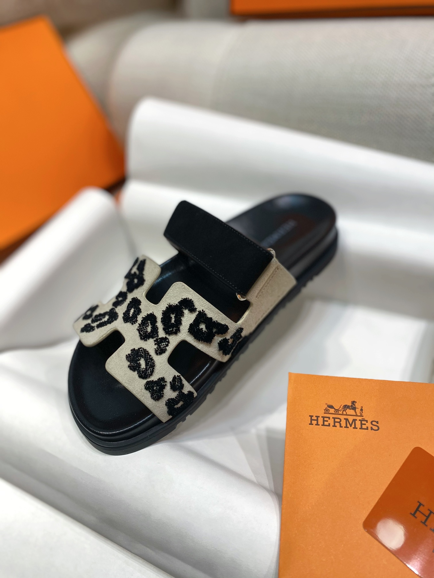[TOP] HERMES Flat Sandal - 2 Colour